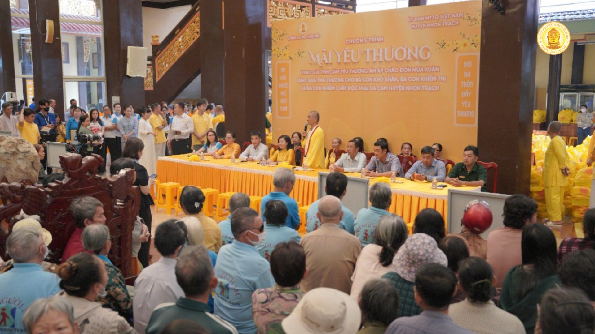 CHÙA LONG HƯƠNG TỔ CHỨC PHIÊN CHỢ 0 ĐỒNG, TRAO 1.500 PHẦN QUÀ TẾT ĐẾN NGƯỜI KHÓ KHĂN