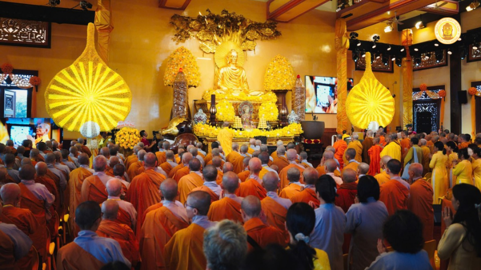 CHÙA LONG HƯƠNG TỔ CHỨC ĐẠI LỄ PHẬT THÀNH ĐẠO TRONG KHÔNG KHÍ TRANG NGHIÊM